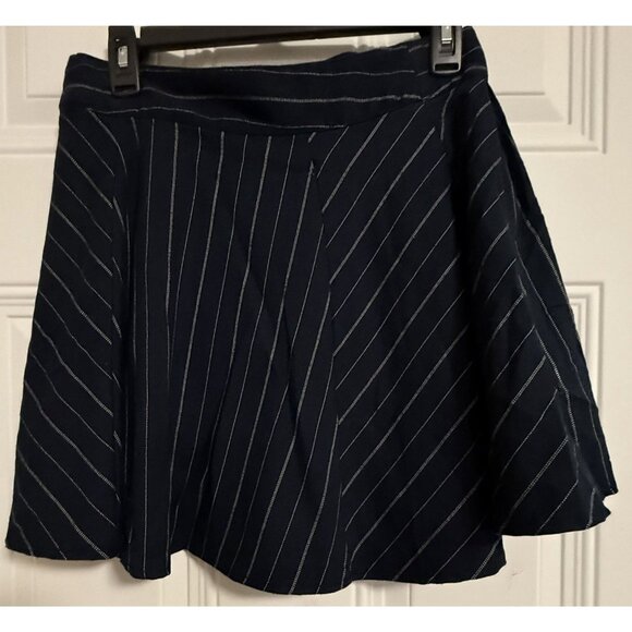 Urban Outfitters Women’s Navy Pinstripe Pleated Academia Skirt Size Medium Prep - Picture 2 of 6